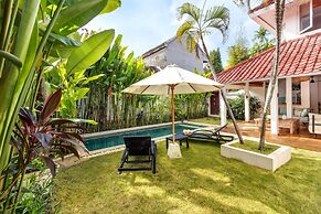 Villa Umara Seminyak Sun, Sand & Style: 5-min Walk to Beach!
