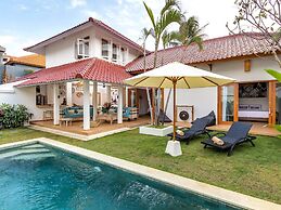 Villa Umara Seminyak Sun, Sand & Style: 5-min Walk to Beach!