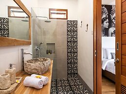 Villa Umara Seminyak Sun, Sand & Style: 5-min Walk to Beach!