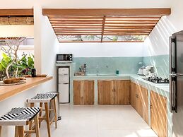 Villa Umara Seminyak Sun, Sand & Style: 5-min Walk to Beach!