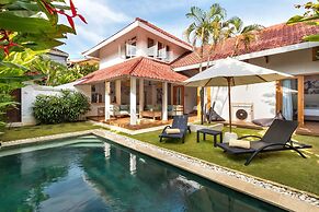 Villa Umara Seminyak Sun, Sand & Style: 5-min Walk to Beach!