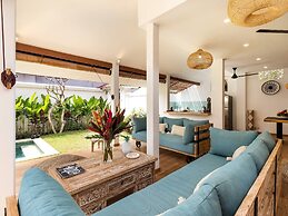 Villa Umara Seminyak Sun, Sand & Style: 5-min Walk to Beach!