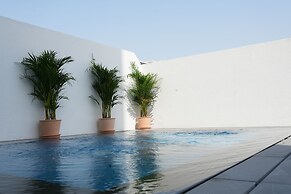 Shada Hotels Jumeirah Gardens