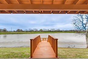 Lakefront Gem on 32-acre Lot in Angleton!