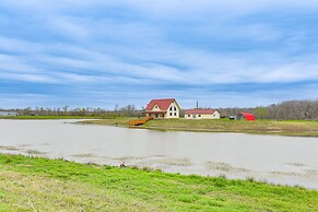 Lakefront Gem on 32-acre Lot in Angleton!