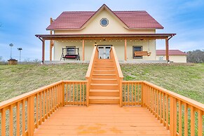 Lakefront Gem on 32-acre Lot in Angleton!