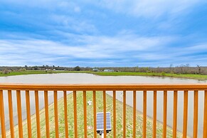 Lakefront Gem on 32-acre Lot in Angleton!