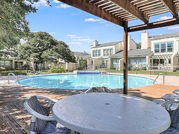 Adventure House Rryc17 2 Bedroom Condo by RedAwning