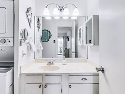 Adventure House Rryc17 2 Bedroom Condo by RedAwning