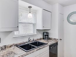 Adventure House Rryc17 2 Bedroom Condo by RedAwning