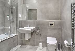 Central 1-bed Apartment in Slough Sleeps 3!