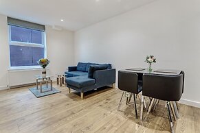 Central 1-bed Apartment in Slough Sleeps 3!