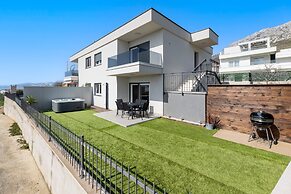 Stunning 2-bed Apartment in Kastela