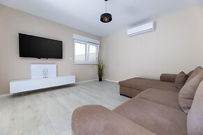 Stunning 2-bed Apartment in Kastela