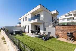 Stunning 2-bed Apartment in Kastela