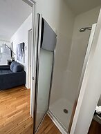 Renovated Chalet for Rent in Front of the Lake