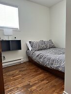 Renovated Chalet for Rent in Front of the Lake