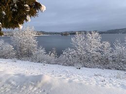 Renovated Chalet for Rent in Front of the Lake