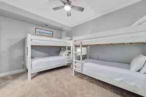 Charming 2bd/2ba w/ Bay View, Pool w/ Lazy River