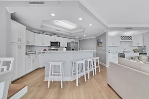 Charming 2bd/2ba w/ Bay View, Pool w/ Lazy River