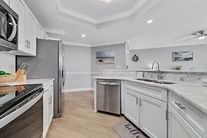 Charming 2bd/2ba w/ Bay View, Pool w/ Lazy River