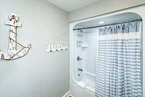 Charming 2bd/2ba w/ Bay View, Pool w/ Lazy River