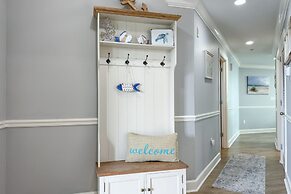 Charming 2bd/2ba w/ Bay View, Pool w/ Lazy River