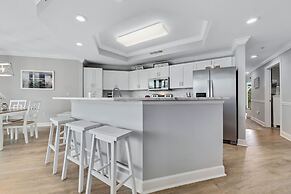 Charming 2bd/2ba w/ Bay View, Pool w/ Lazy River