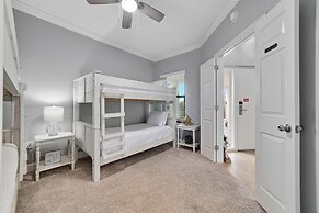 Charming 2bd/2ba w/ Bay View, Pool w/ Lazy River