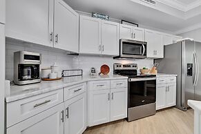 Charming 2bd/2ba w/ Bay View, Pool w/ Lazy River