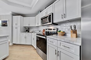 Charming 2bd/2ba w/ Bay View, Pool w/ Lazy River