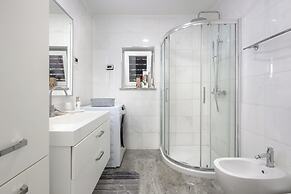 Apartment Ayni With Private Pool