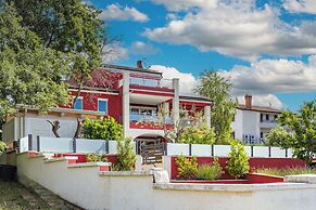 Apartment Ayni With Private Pool