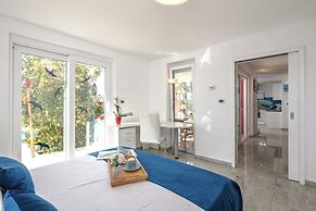 Apartment Ayni With Private Pool