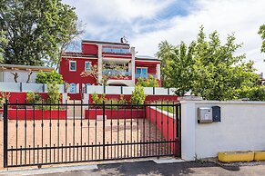 Apartment Ayni With Private Pool