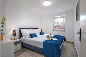 Apartment Ayni With Private Pool