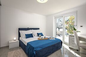 Apartment Ayni With Private Pool