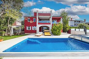 Apartment Ayni With Private Pool