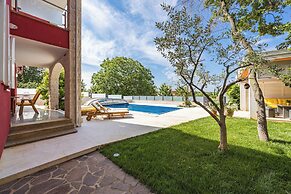 Apartment Ayni With Private Pool