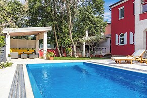Apartment Ayni With Private Pool