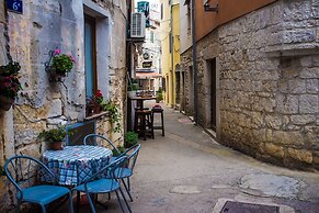 Apartment Ayni With Private Pool