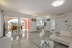 Apartment Ayni With Private Pool