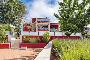 Apartment Ayni With Private Pool