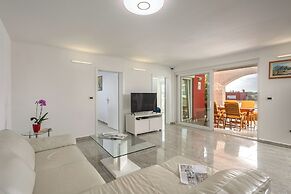 Apartment Ayni With Private Pool