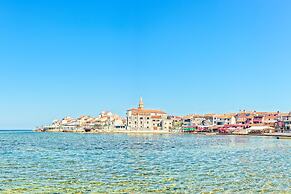 Apartment Ayni With Private Pool