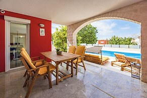 Apartment Ayni With Private Pool