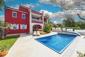 Apartment Ayni With Private Pool