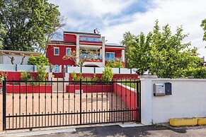 Apartment Ayni With Private Pool