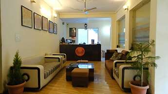 Vardan Hotel- Ayur Stay