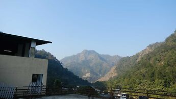 Vardan Hotel- Ayur Stay